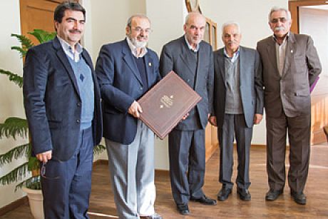 اهدای شاهنامه شاه طهماسبی به فرهنگستان علوم