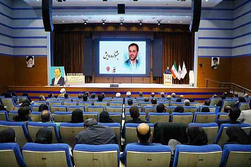 پژوهشگران برگزیده جشنواره رویش، مشتری بانک دی شدند
