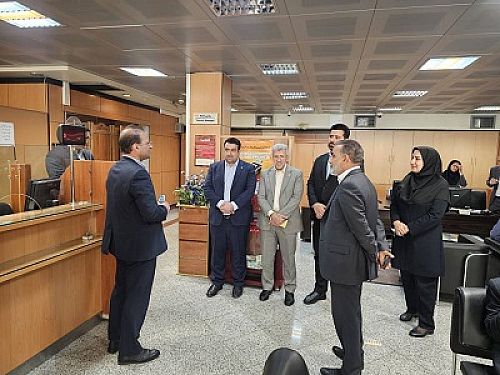 بازدید مدیر عامل بانک ملی ایران از شعبه ممتاز بلوار آفریقا