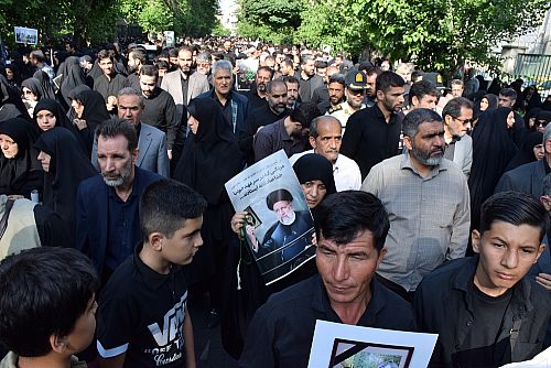 حضور مدیرعامل پست بانک ایران در مراسم تشییع و وداع با رئیس جمهور شهید، خادم الرضا و شهدای خدمت 