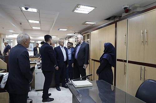  قدردان تلاش همکاران در خدمت دلسوزانه به مشتریان هستیم
