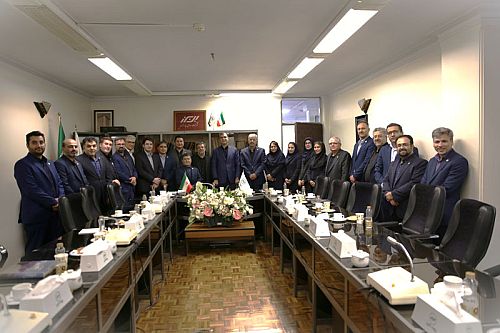  دانش سازمانی و فنی کارکنان بیمه البرز در صنعت بیمه زبانزد است