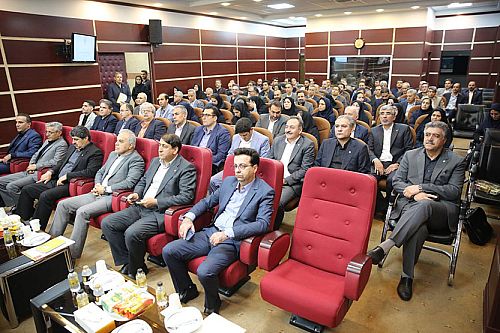 برگزاری نشست تخصصی بررسی موانع و ارائه راهکارهای توسعه خدمات بخش ارز بازرگانی شعب تهران با حضور مدیران ارشد بانک 