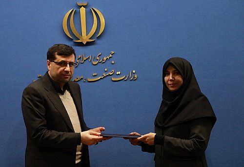  فاطمه زارعان، مشاور وزیر و رئیس مرکز ارتباطات و اطلاع‌رسانی وزارت صمت شد 