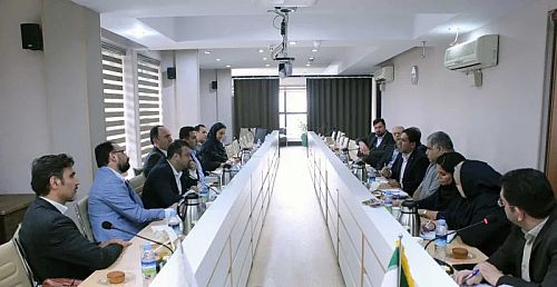  گفت‌وگوی نزدیک مدیرعامل بیمه آرمان با نمایندگان 