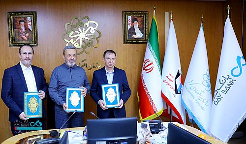 مضای تفاهم‌نامه توسعه همکاری‌های مشترک میان بانک دی، سازمان اقتصادی کوثر و مؤسسه توسعه کسب و کار رویش