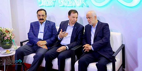 بازدید رییس بنیادشهید  از غرفه بانک دی در نمایشگاه های صنعت مالی و ایران هلث