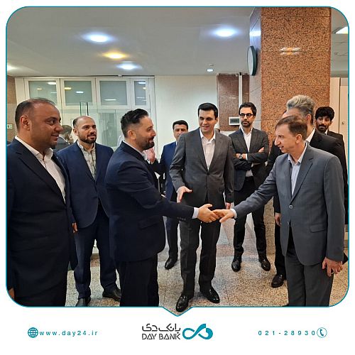 بازدید مدیرعامل بانک دی از بخش‌های کلیدی و شعبه مرکزی با تأکید بر خدمت‌رسانی بی‌وقفه