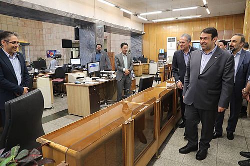 بازدید مدیرعامل بانک ملی ایران از شرکت داده ورزی سداد و شعبه مرکزی 