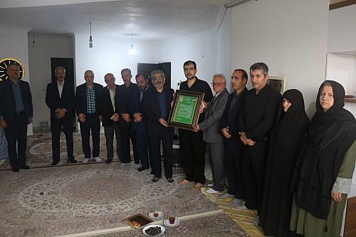 ادای احترام معاون مدیرعامل بانک مسکن به مقام شامخ شهید جودت 
