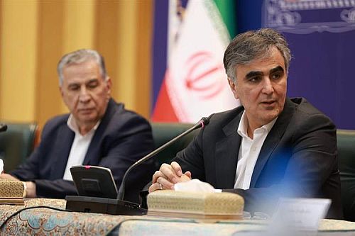 بانک مرکزی با اتاق ایران توسعه صادرات و رفع موانع تولید را پیگیری می کند