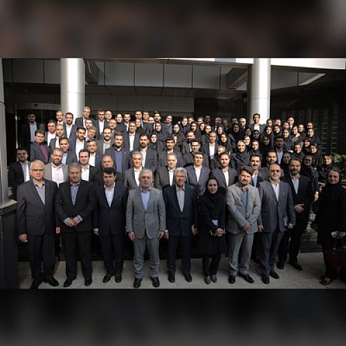 ارزشمندترین سرمایه بانک، مشتریان و نیروی انسانی آن است