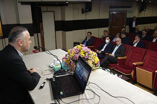 همزمان با هفته گرامیداشت قانون اساسی؛ نشست «تبیین همبستگی و وفاق ملی در پرتو قانون اساسی» در پست‌بانک ایران برگزار شد