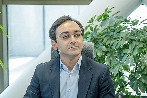 سیگنال های منفی و دلالان ارزی مهمترین عوامل نوسان بازار