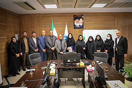 تجلیل از خانواده شهدا و بسیجیان نهاد ناظر صنعت بیمه