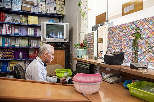 ۲.۵ همت از مطالبات داروخانه‌های طرف قرارداد پرداخت شد