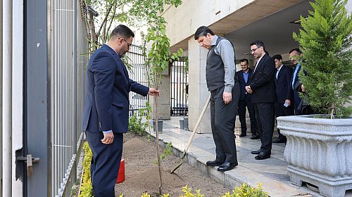 آیین کاشت نهال به یاد قائد شهید ملت و شهدای گرانقدر جنگ رمضان