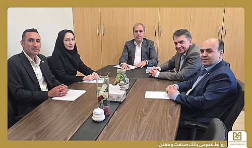 بازدید مدیران ارشد بانک صنعت و معدن از شعبه شهرکرد؛ تأکید بر اهمیت نقش کارکنان در تحقق اهداف بانک