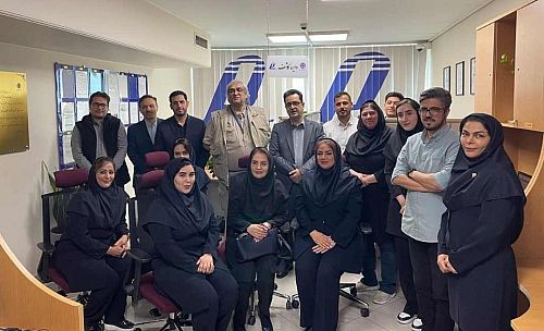 تقدیر مدیر امور روابط عمومی بانک ایران زمین از کارشناسان مرکز ارتباط با مشتریان
