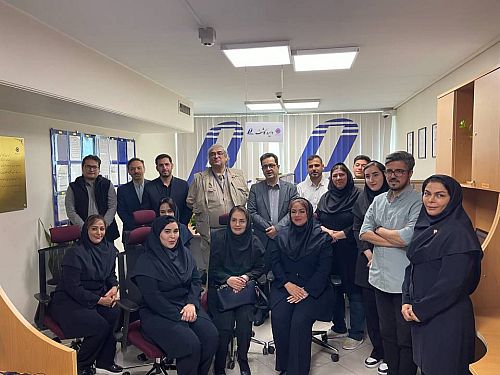 تقدیر مدیر امور روابط عمومی بانک ایران زمین از کارشناسان مرکز ارتباط با مشتریان ️