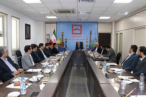 مدیر امور شعب منطقه شرق کشور: معیشت کارکنان از اولویت های مدیران ارشد بانک است