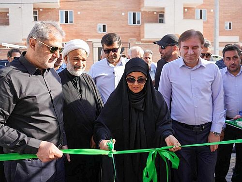 در سفر وزیر راه و شهرسازی به استان بوشهر کلید 340 واحد نهضت ملی در برازجان تحویل شد/ نقش‌آفرینی مؤثر بانک مسکن در خانه‌دار شدن بوشهری‌ها