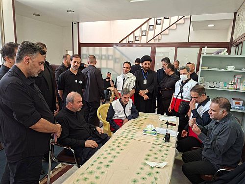  بازدید سفیر جمهوری اسلامی ایران در بغداد از غرفه بیمه ایران در کنسولگری ایران در کربلا در روز اربعین
