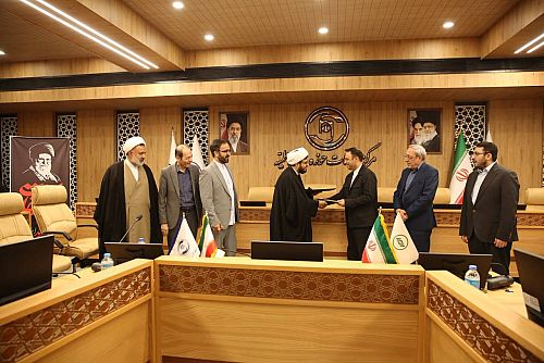 نقش آفرینی راهبردی مدیرعامل بیمه البرز در توسعه بازار این شرکت؛ امضای تفاهم نامه و قرارداد کلان بیمه ای با مرکز خدمات حوزه های علمیه کشور