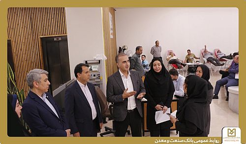 همزمان با آغاز هفته دولت انجام شد؛ استقرار واحد سیار انتقال خون در بانک صنعت و معدن