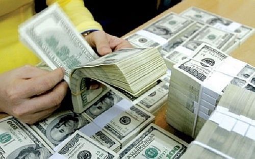 عرضه دلار در بانک‌ها ۷۰ برابر تقاضای روزانه/ بازار با کمبود عرضه مواجه نیست