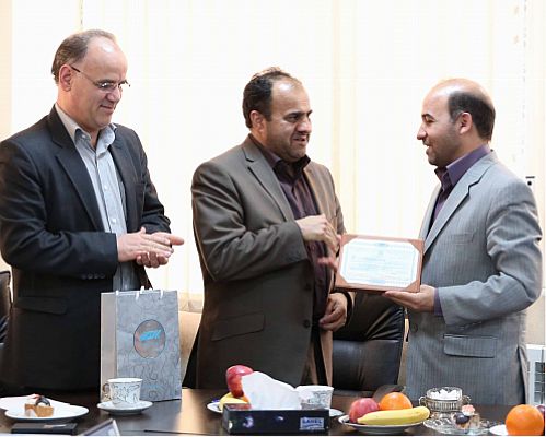 کمک نقدی دو میلیارد ریالی بیمه البرز به سازمان بهزیستی