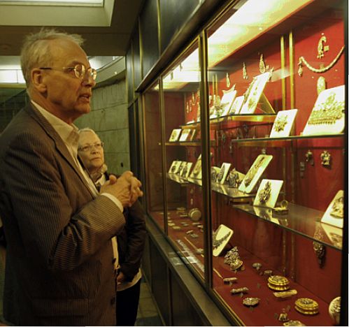 رییس شورای بین المللی موزه ها از خزانه جواهرات ملی بازدید کرد