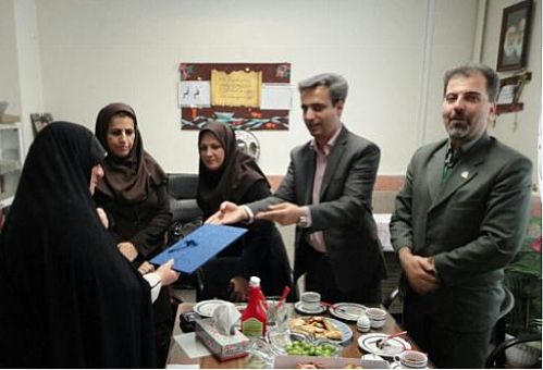 بیمه دانا از خانواده شهید جهان آرا تجلیل کرد