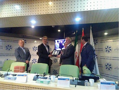 ارتباطات بانکی عامل مشکلات عمده در روابط ایران و اتریش 