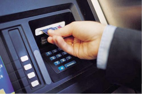 اعطای کارت های اعتباری 50 تا 100 میلیون ریالی در جشنواره خودپردازهای بانک ملی