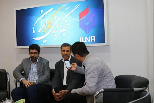 بازدید رییس پژوهشکده پولی و بانکی از نمایشگاه مطبوعات