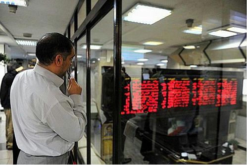 سرکوب بازار سرمایه با بسته ماندن نمادهای مختلف