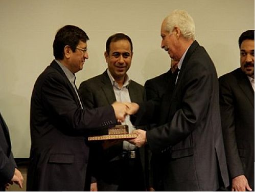 مدیر عامل شرکت بیمه ایران: ۶۵۰ میلیارد تومان از دیون توسعه را دادیم