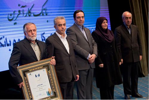 کسب دو رتبه نخست «بهره‌وری کل عوامل» و «بازدهی فروش» توسط بانک کارآفرین