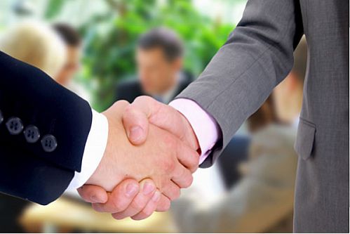 مذاکره با ۸ بانک‌ دست‌اول اروپایی