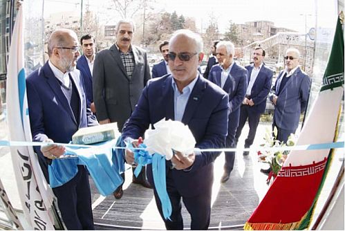 عاطفی‌فر: گروه مالی دی در مسیر پیشرفت حرکت می‌کند