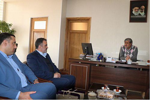 برگزاری نشست مدیران استانی بانک ایران زمین با شهردار منطقه 3 اصفهان