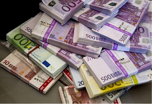  کاهش قیمت رسمی یورو و پوند 