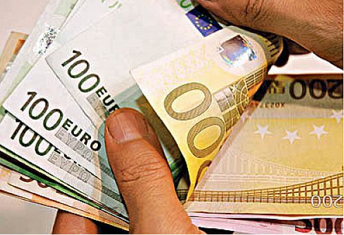  کاهش قیمت رسمی یورو و پوند