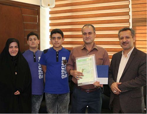 تجلیل مدیرعامل پککو از برنده جشنواره اپلیکیشن تاپ 