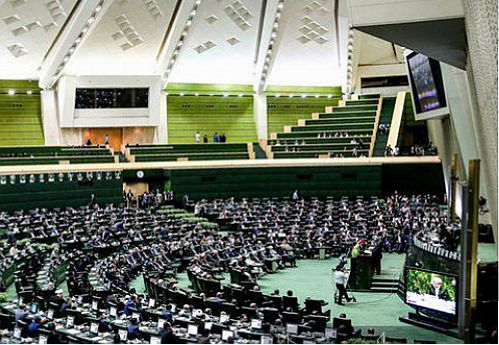 مجلس از بازنشستگی پیش از موعد بانوان حمایت می کند