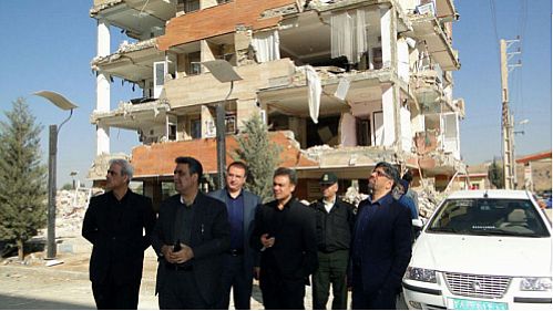 بازدید مدیر عامل و مدیران ارشد بانک ملت از مناطق زلزله زده 