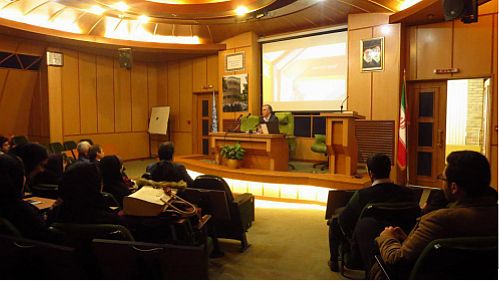 مسئولان کشور می‌توانند مشکلات کشور را از طریق مکانیزم بیمه مرتفع کنند