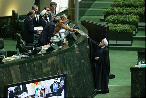 رئیس‌جمهور برای تقدیم لایحه بودجه ۹۷ به مجلس می‌رود