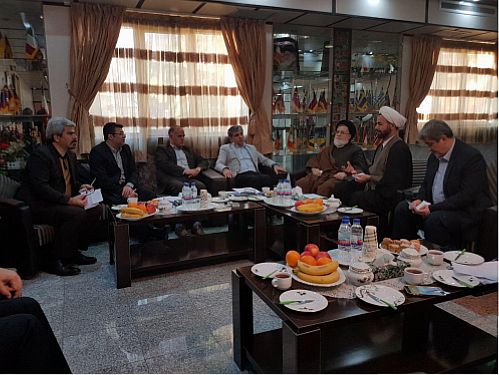 مدیر عامل بیمه البرز از مناطق زلزله زده کرمانشاه بازدید کرد